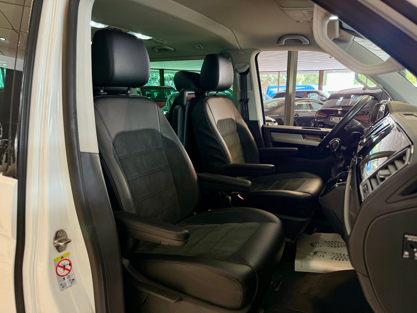 Volkswagen T6 Multivan 2.0 TDI GEN SIX LED SHZG LEDER 7SITZ