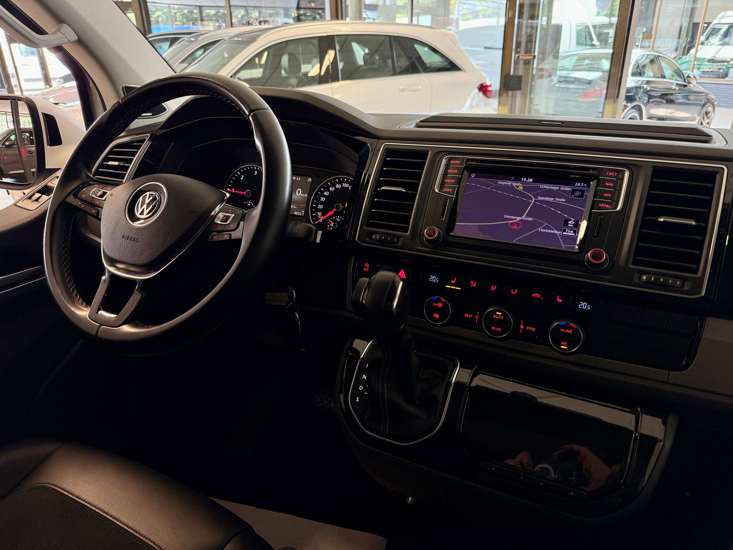 Volkswagen T6 Multivan 2.0 TDI GEN SIX LED SHZG LEDER 7SITZ