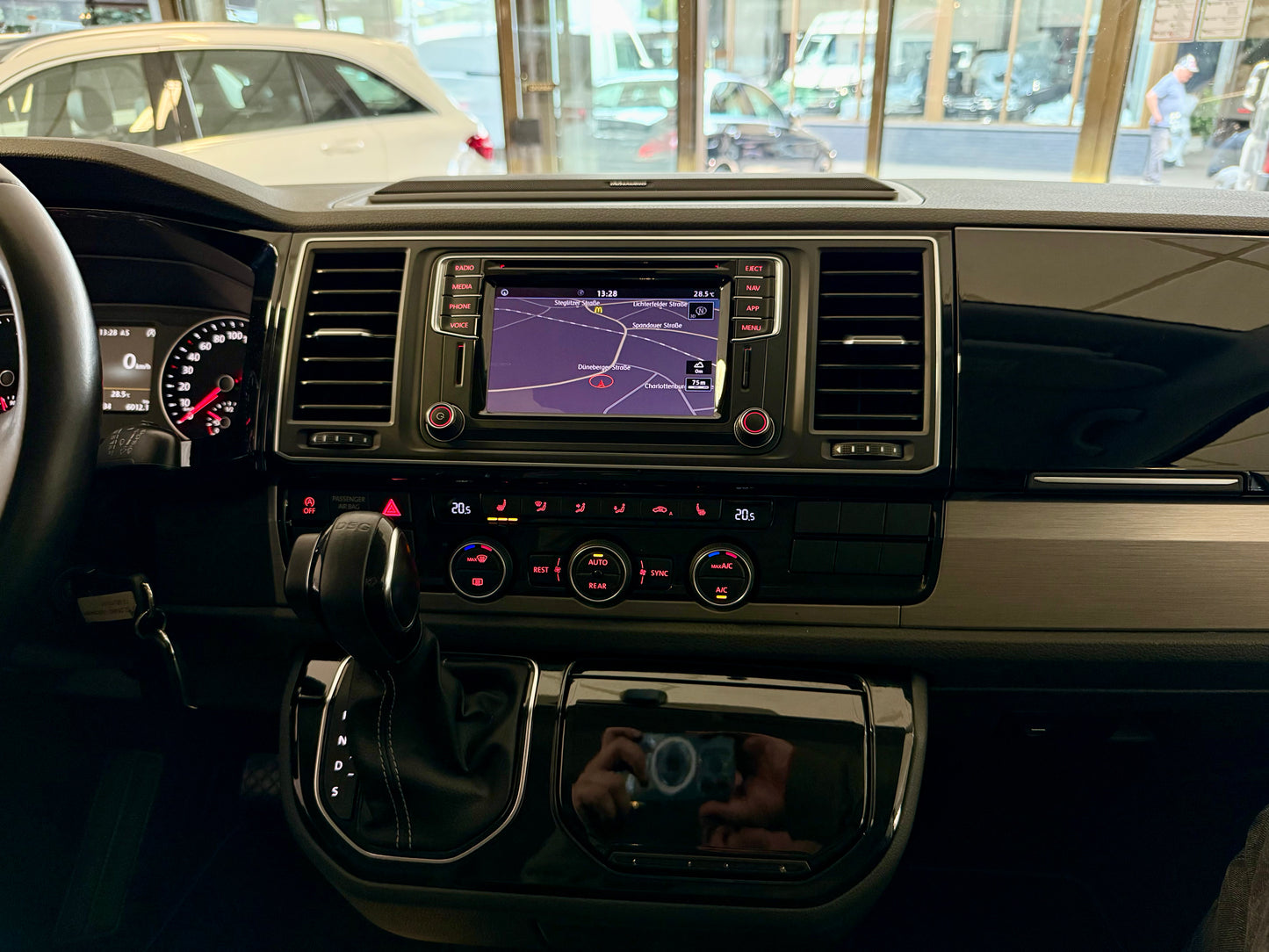 Volkswagen T6 Multivan 2.0 TDI GEN SIX LED SHZG LEDER 7SITZ