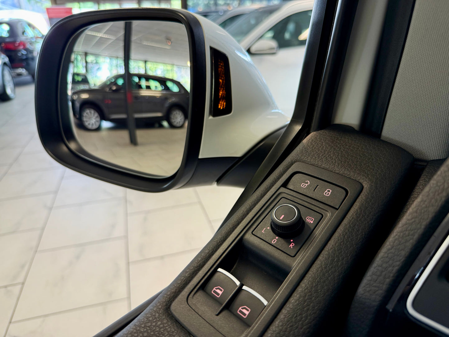 Volkswagen T6 Multivan 2.0 TDI GEN SIX LED SHZG LEDER 7SITZ