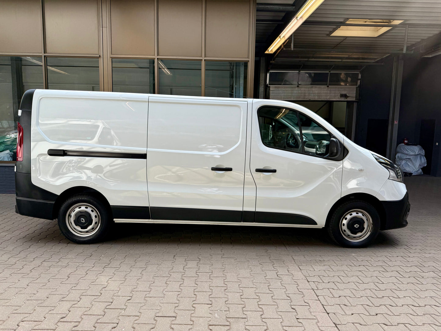 Renault Trafic 1.6 dCi L2 3,0t NAVI KLIMA AHK 3SITZE PDC