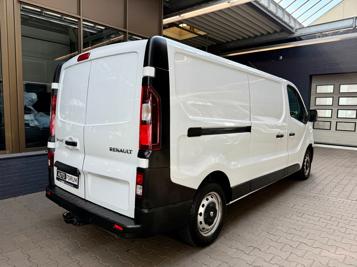 Renault Trafic 1.6 dCi L2 3,0t NAVI KLIMA AHK 3SITZE PDC