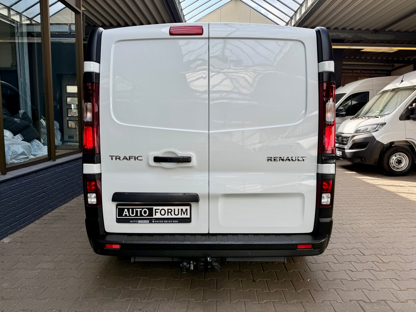 Renault Trafic 1.6 dCi L2 3,0t NAVI KLIMA AHK 3SITZE PDC