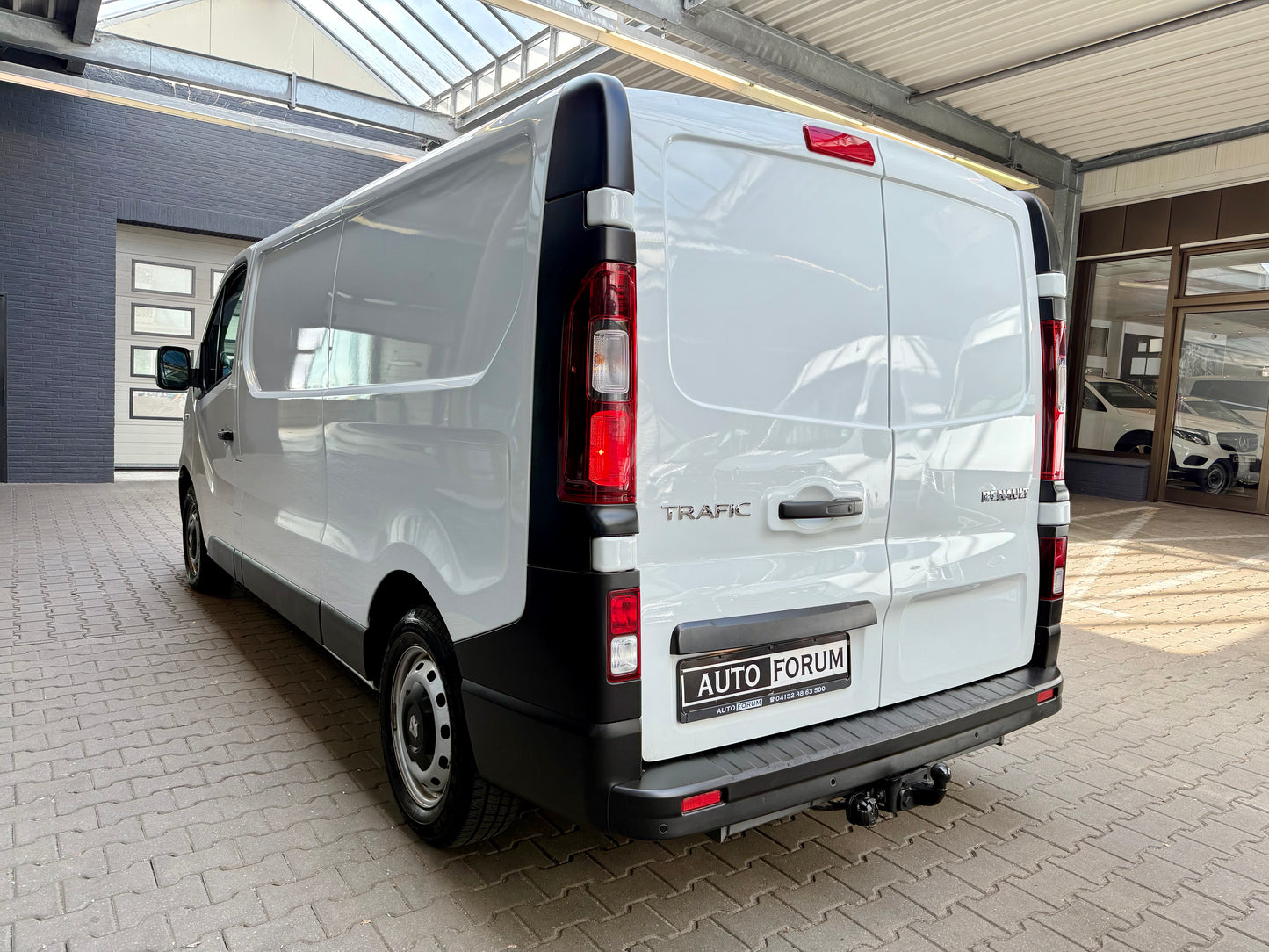 Renault Trafic 1.6 dCi L2 3,0t NAVI KLIMA AHK 3SITZE PDC