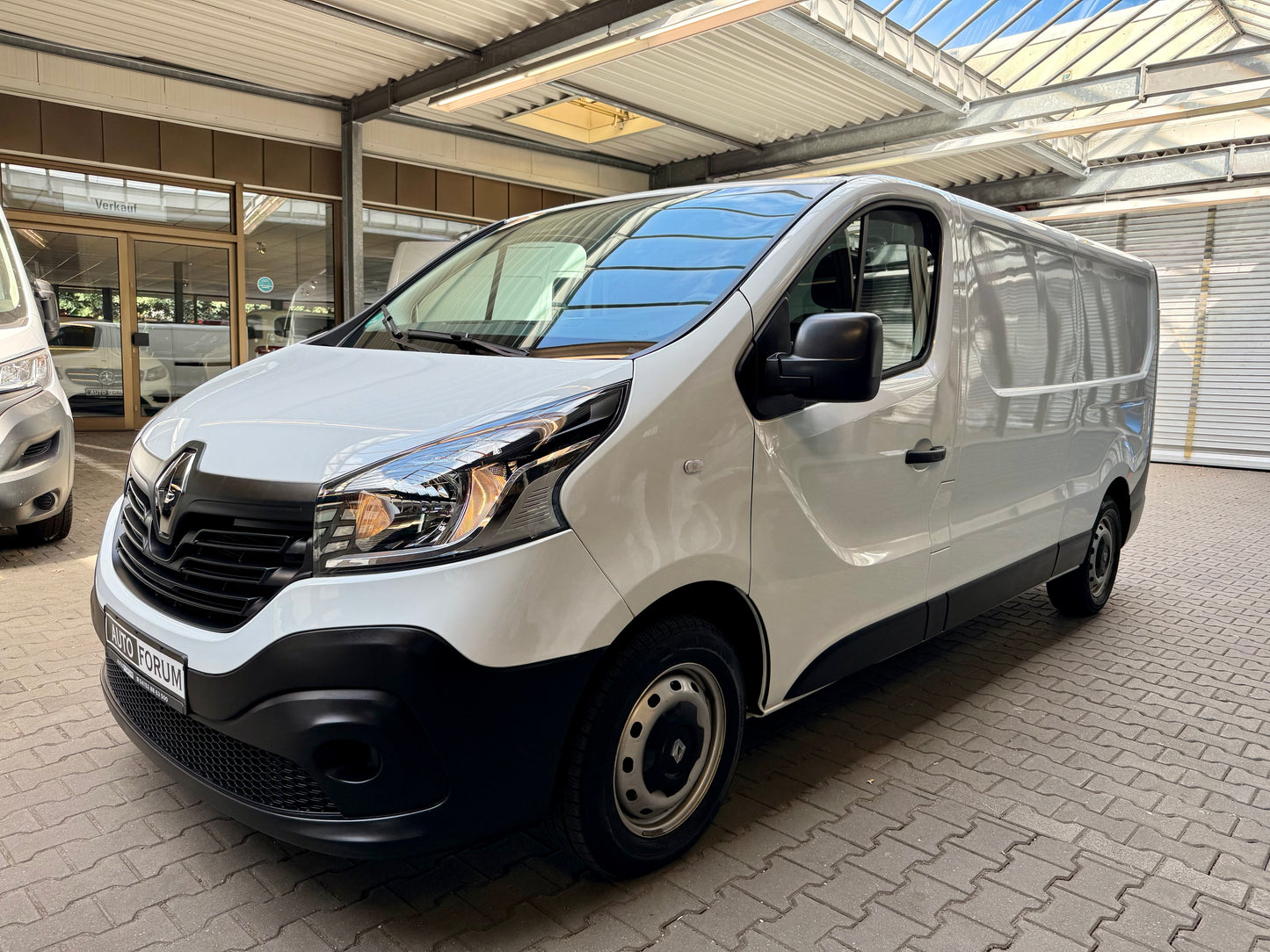 Renault Trafic 1.6 dCi L2 3,0t NAVI KLIMA AHK 3SITZE PDC