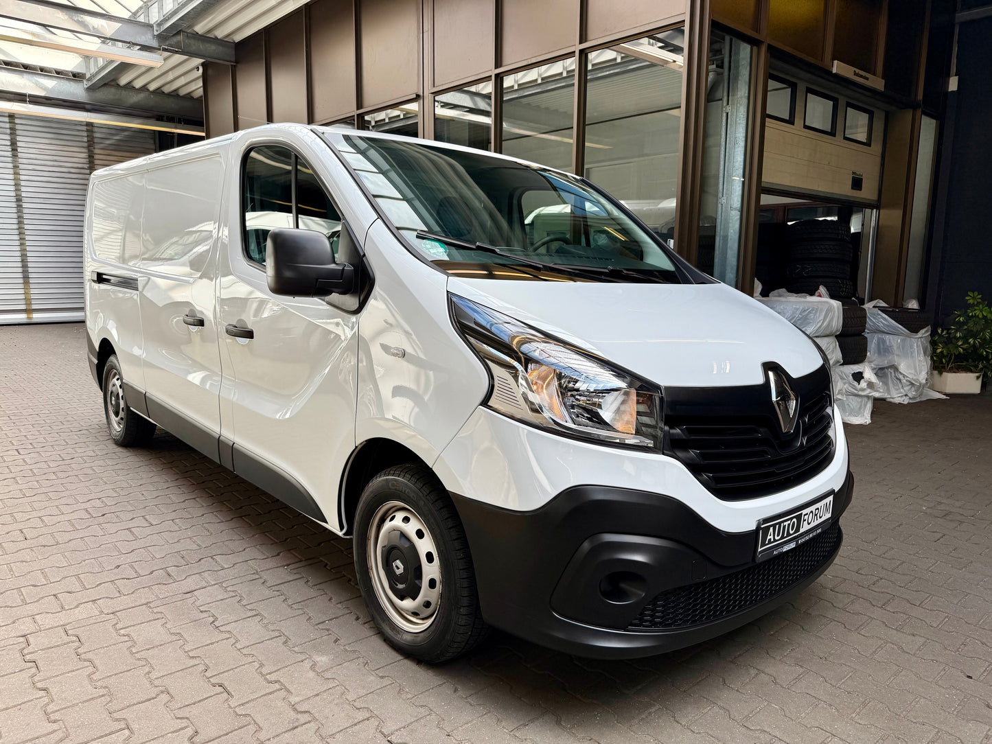 Renault Trafic 1.6 dCi L2 3,0t NAVI KLIMA AHK 3SITZE PDC