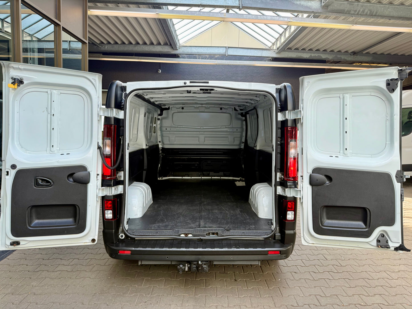 Renault Trafic 1.6 dCi L2 3,0t NAVI KLIMA AHK 3SITZE PDC