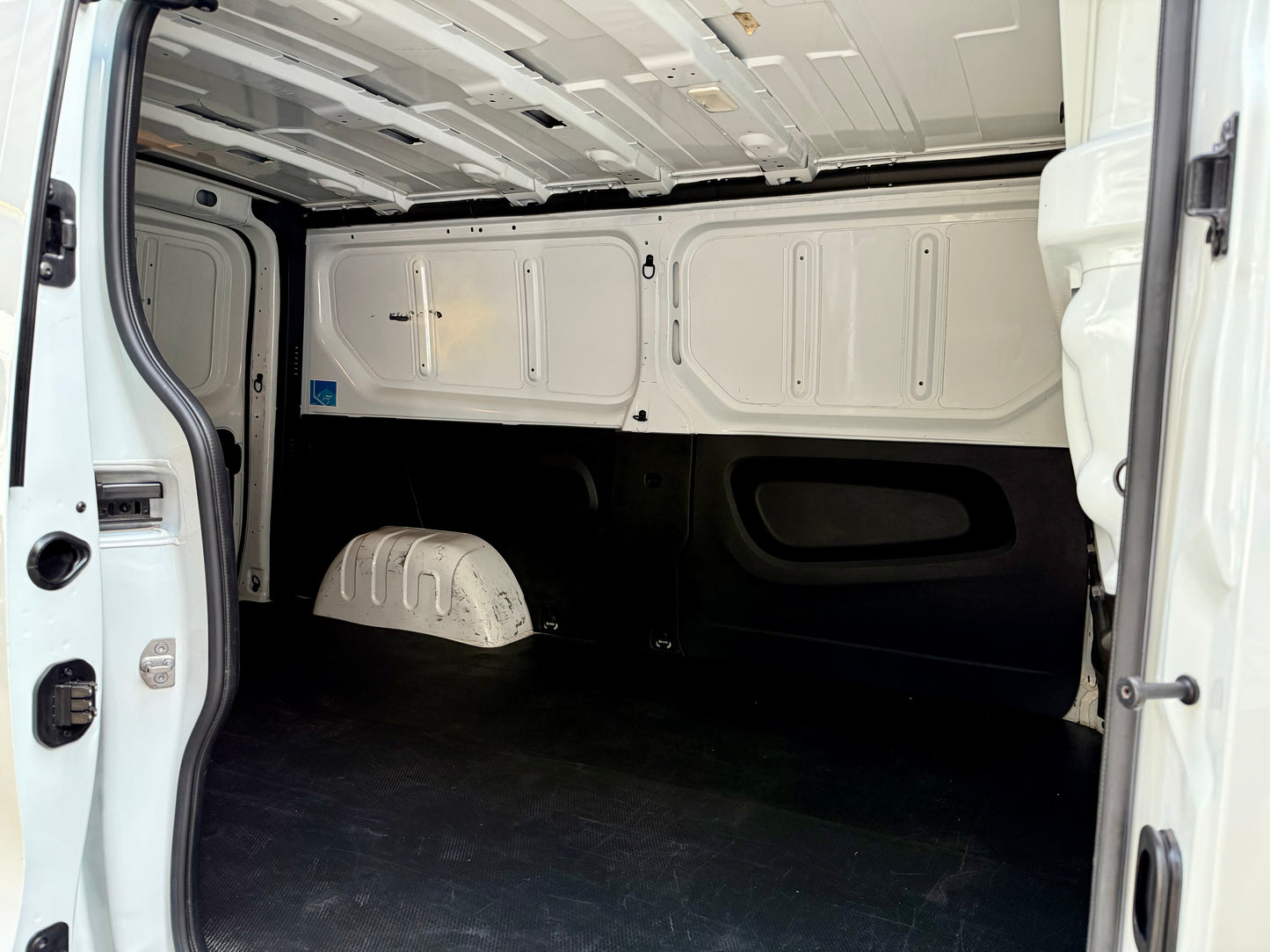 Renault Trafic 1.6 dCi L2 3,0t NAVI KLIMA AHK 3SITZE PDC