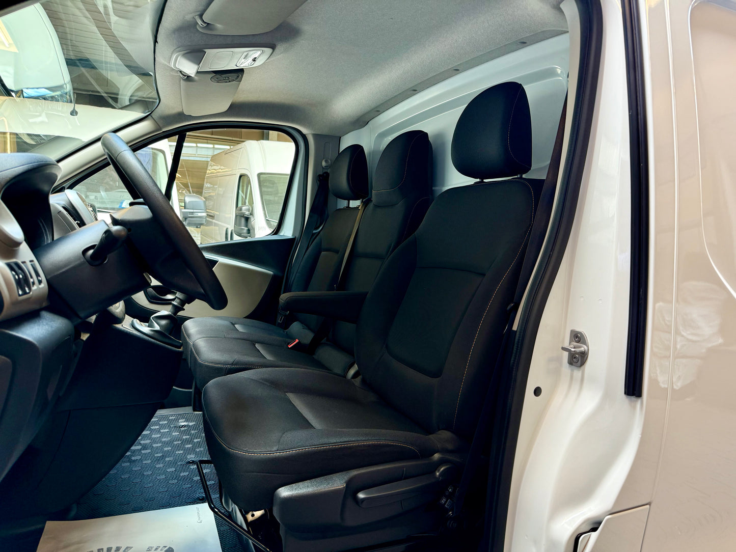 Renault Trafic 1.6 dCi L2 3,0t NAVI KLIMA AHK 3SITZE PDC
