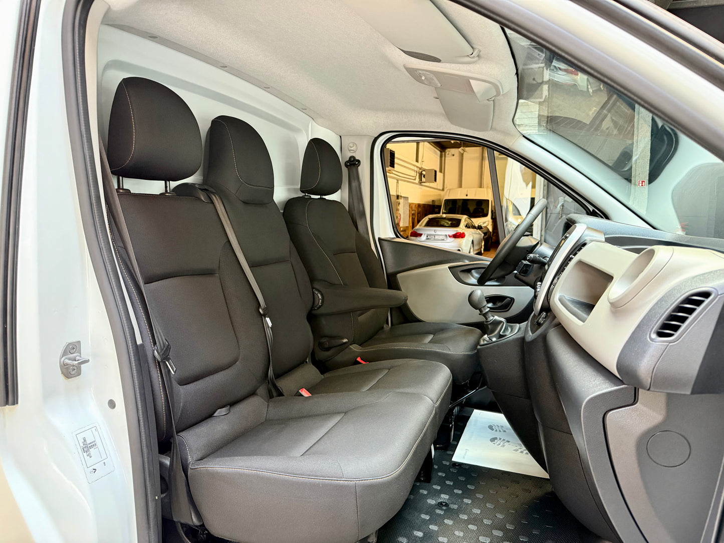 Renault Trafic 1.6 dCi L2 3,0t NAVI KLIMA AHK 3SITZE PDC