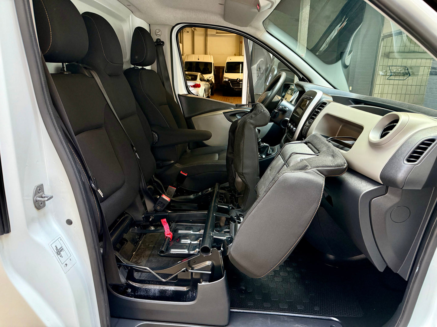 Renault Trafic 1.6 dCi L2 3,0t NAVI KLIMA AHK 3SITZE PDC