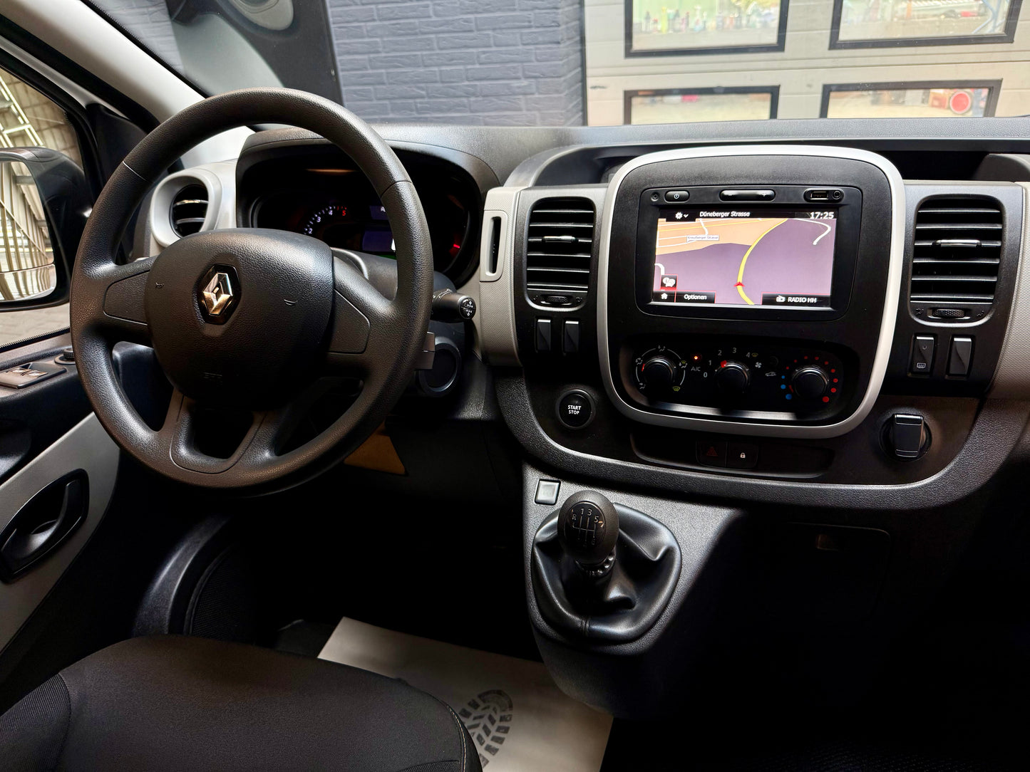 Renault Trafic 1.6 dCi L2 3,0t NAVI KLIMA AHK 3SITZE PDC