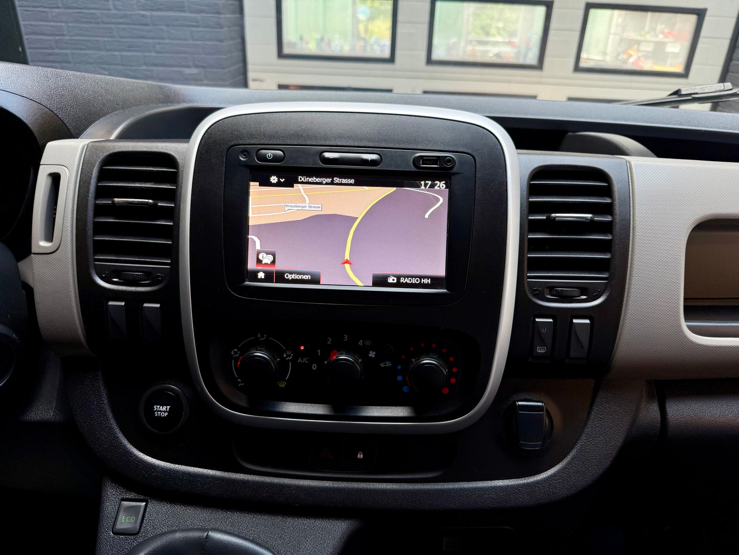 Renault Trafic 1.6 dCi L2 3,0t NAVI KLIMA AHK 3SITZE PDC