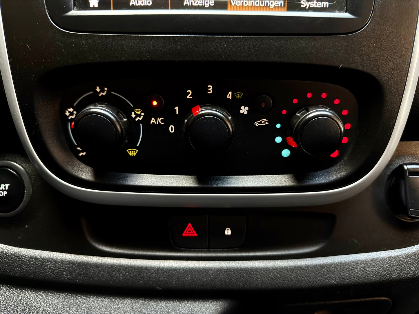 Renault Trafic 1.6 dCi L2 3,0t NAVI KLIMA AHK 3SITZE PDC