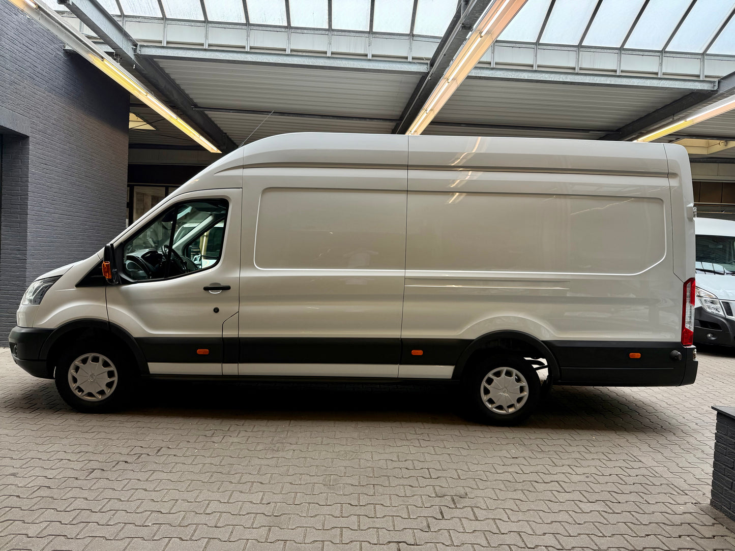 Ford Transit 2.0 D 3,5t L4H3 KLIMA PDC 3SITZE REGALE