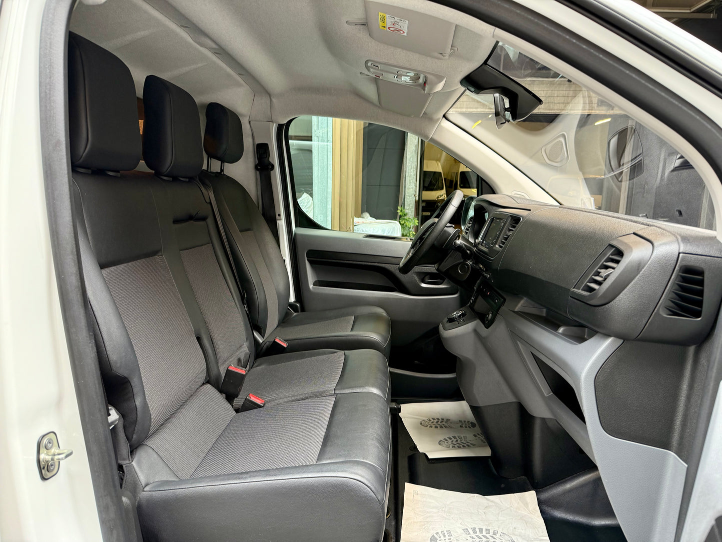 Peugeot Expert 2.0 D L2 PREMIUM AUTOMATIK AHK PDC NAVI