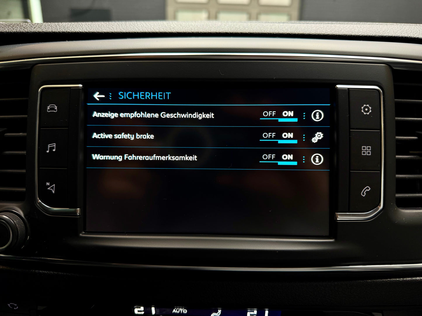 Peugeot Expert 2.0 D L2 PREMIUM AUTOMATIK AHK PDC NAVI