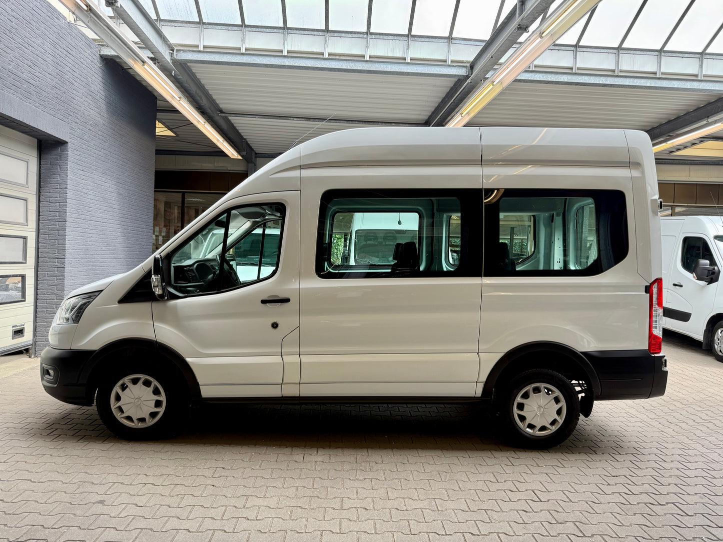Ford Transit 2.0 TDCi L2H3 BUS 9SITZ KLIMA PDC TEMPOM