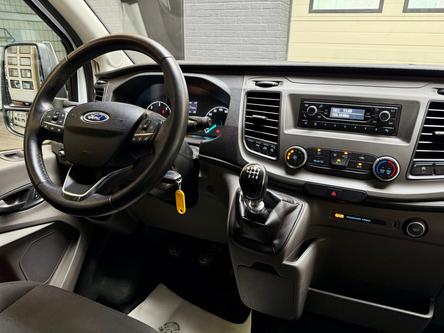 Ford Transit 2.0 TDCi L2H3 BUS 9SITZ KLIMA PDC TEMPOM