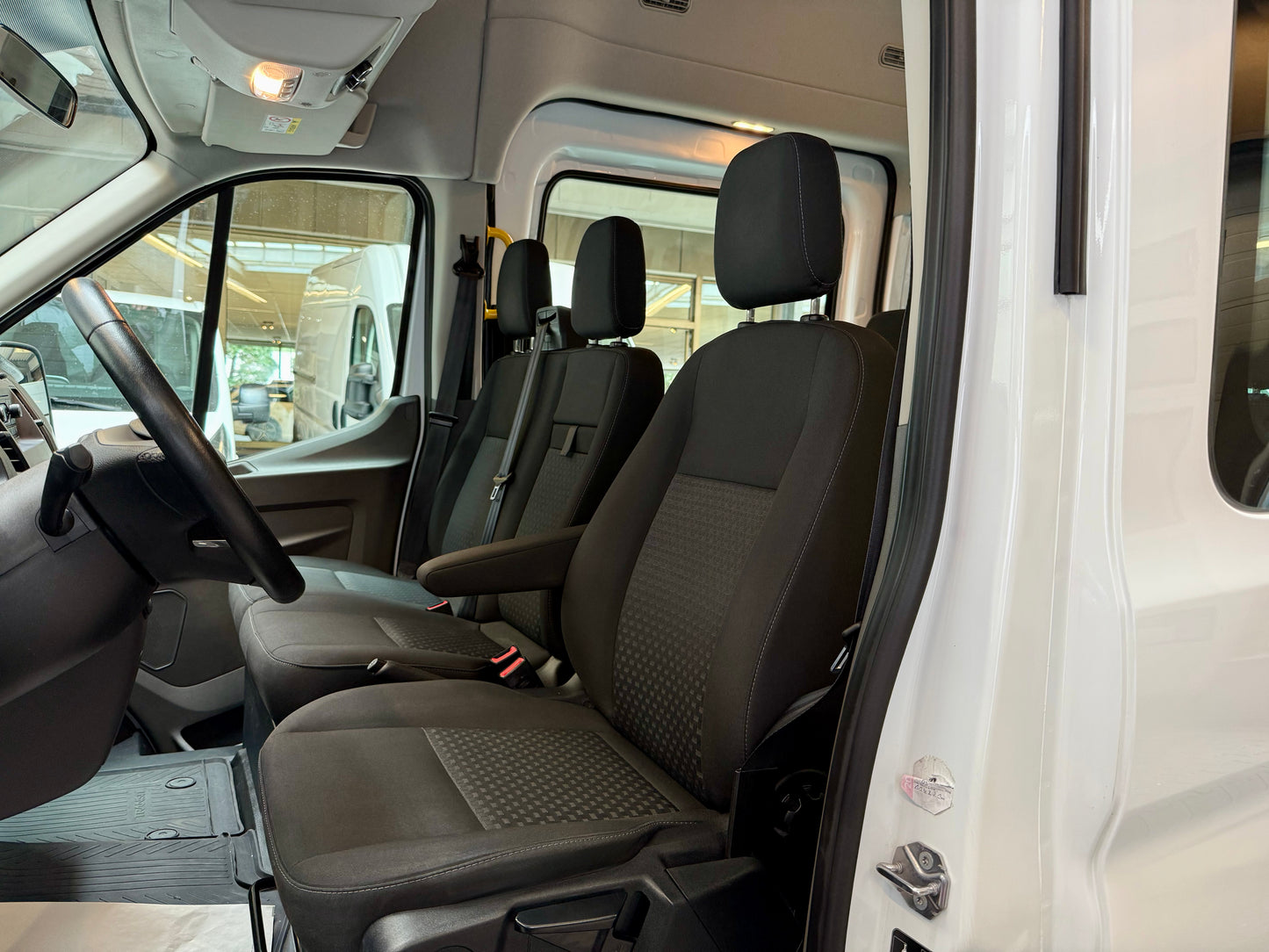 Ford Transit 2.0 TDCi L2H3 BUS 9SITZ KLIMA PDC TEMPOM