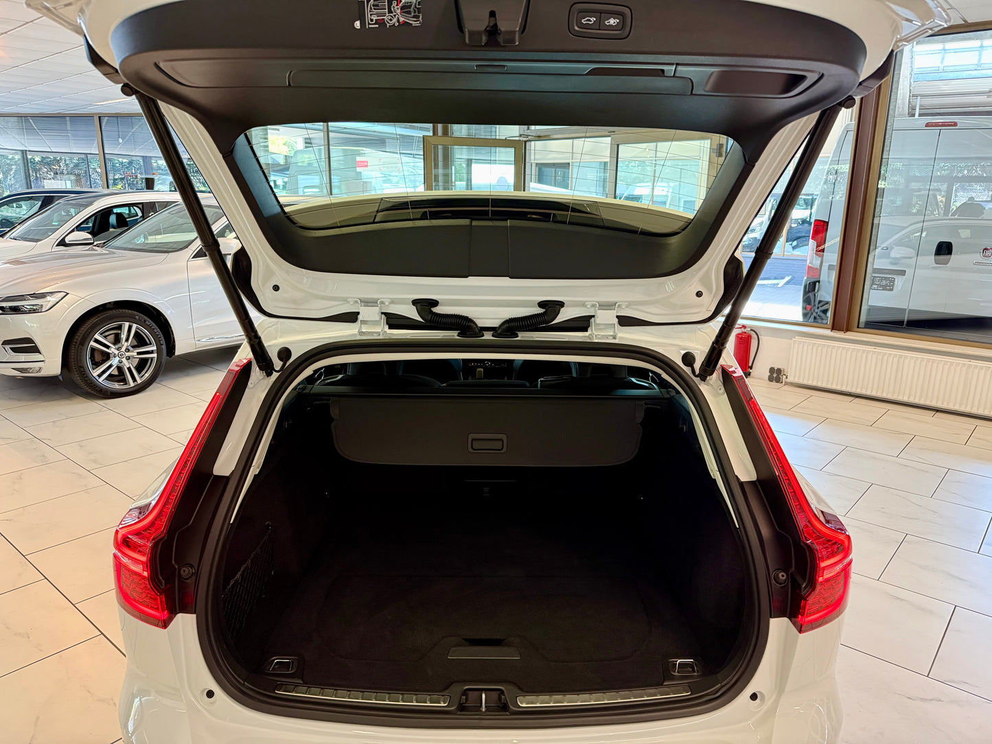 Volvo V60 2.0 B4 AUT LED NAVI KAMERA AHK SHZ PDC