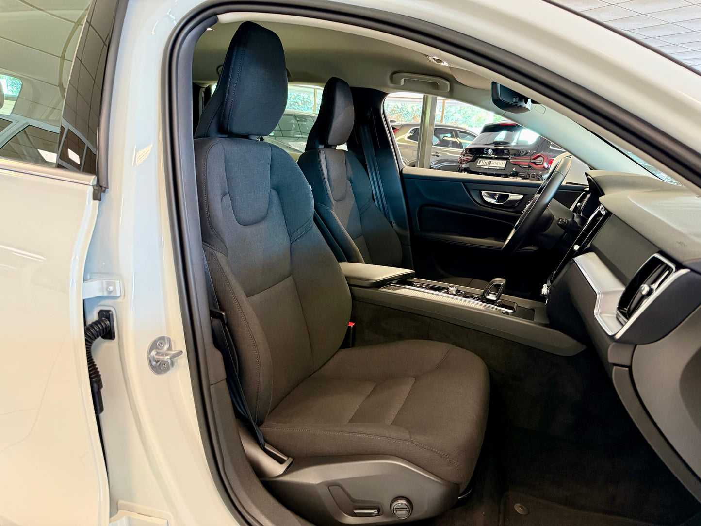 Volvo V60 2.0 B4 AUT LED NAVI KAMERA AHK SHZ PDC