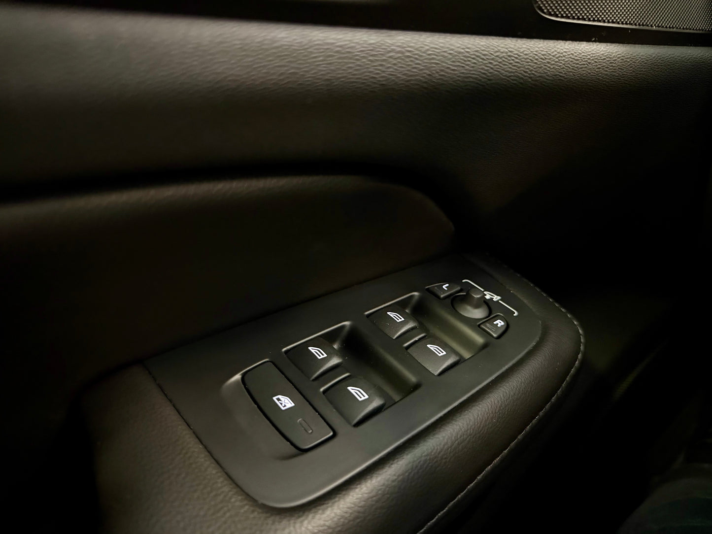 Volvo V60 2.0 B4 AUT LED NAVI KAMERA AHK SHZ PDC