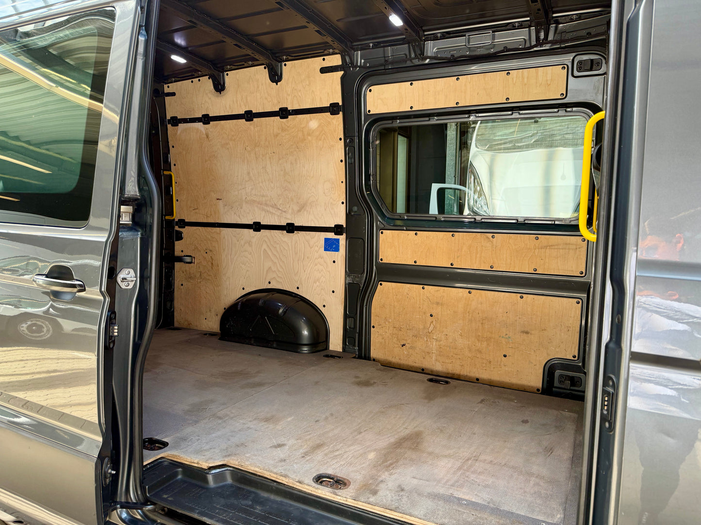 Volkswagen Crafter 2.0 TDI L3H3 NAVI AHK KLIMA SHZ CAM 3,5t