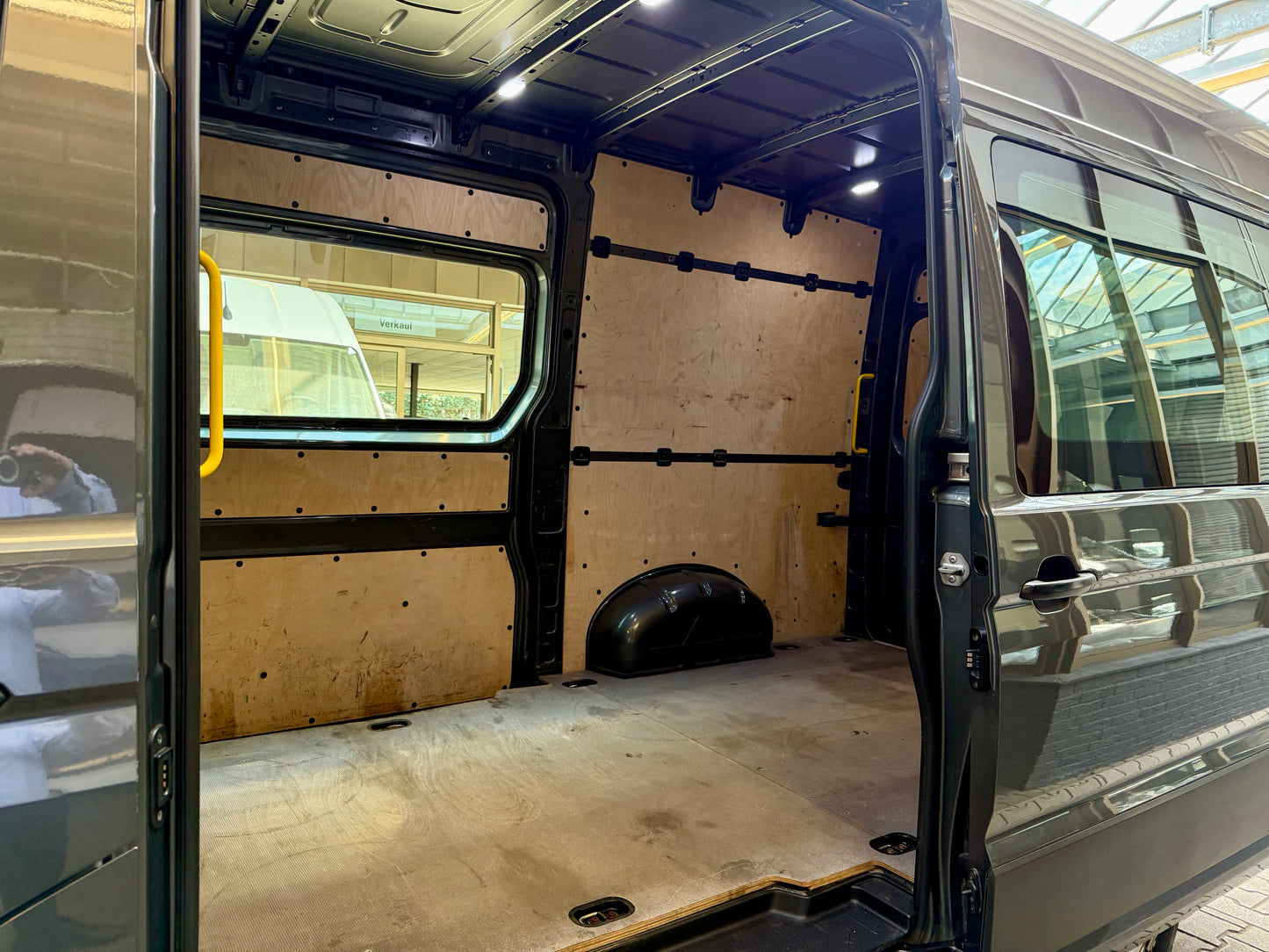 Volkswagen Crafter 2.0 TDI L3H3 NAVI AHK KLIMA SHZ CAM 3,5t
