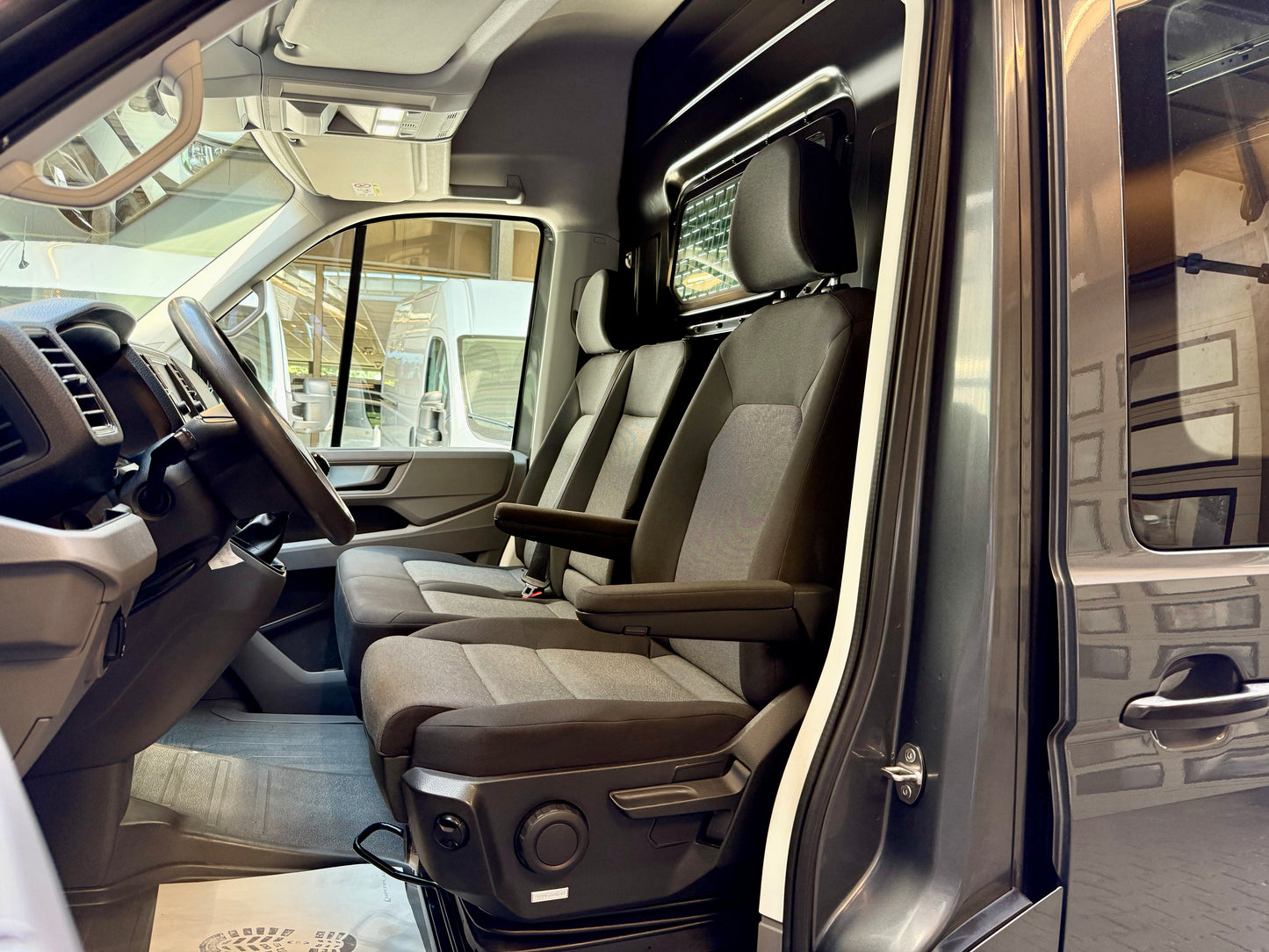 Volkswagen Crafter 2.0 TDI L3H3 NAVI AHK KLIMA SHZ CAM 3,5t