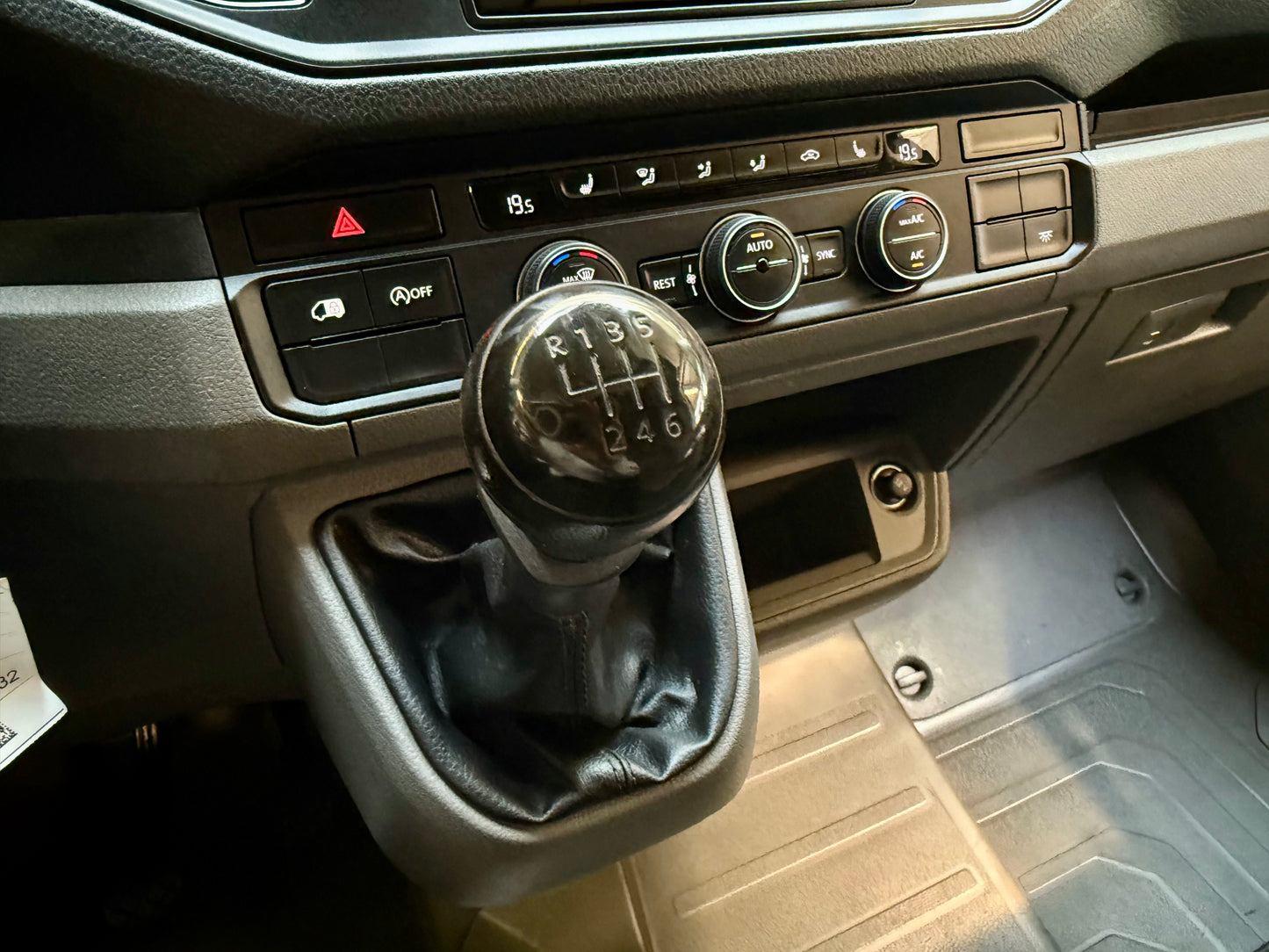 Volkswagen Crafter 2.0 TDI L3H3 NAVI AHK KLIMA SHZ CAM 3,5t