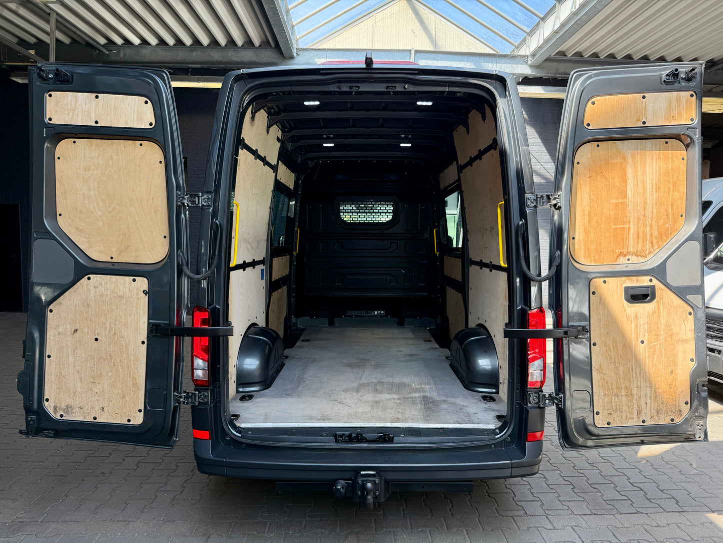 Volkswagen Crafter 2.0 TDI L3H3 NAVI AHK KLIMA SHZ CAM 3,5t