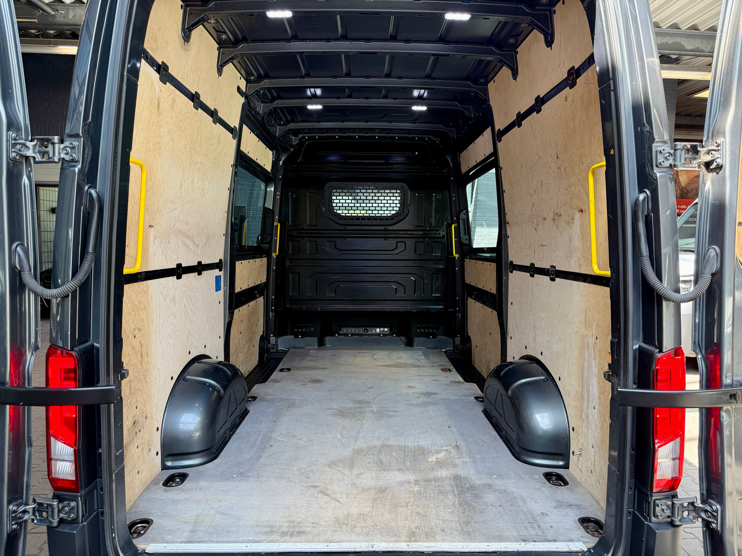 Volkswagen Crafter 2.0 TDI L3H3 NAVI AHK KLIMA SHZ CAM 3,5t