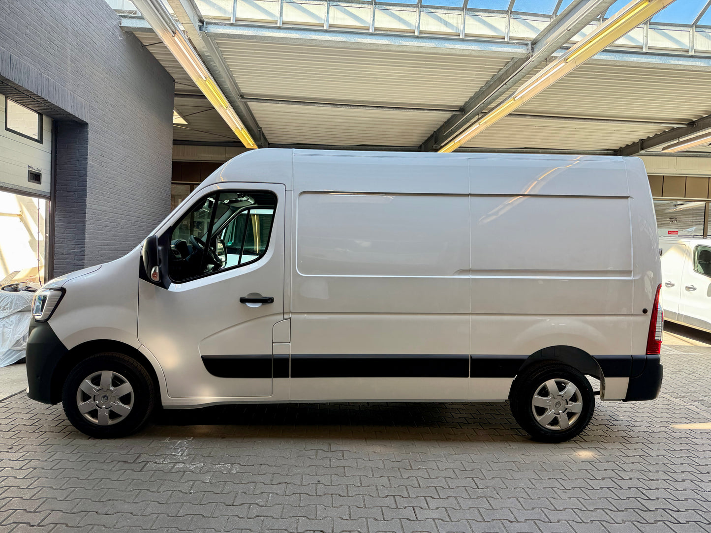 Renault Master 2.3 dCi L2H2 KLIMA NAVI CAM TEMPOMAT 3STZ
