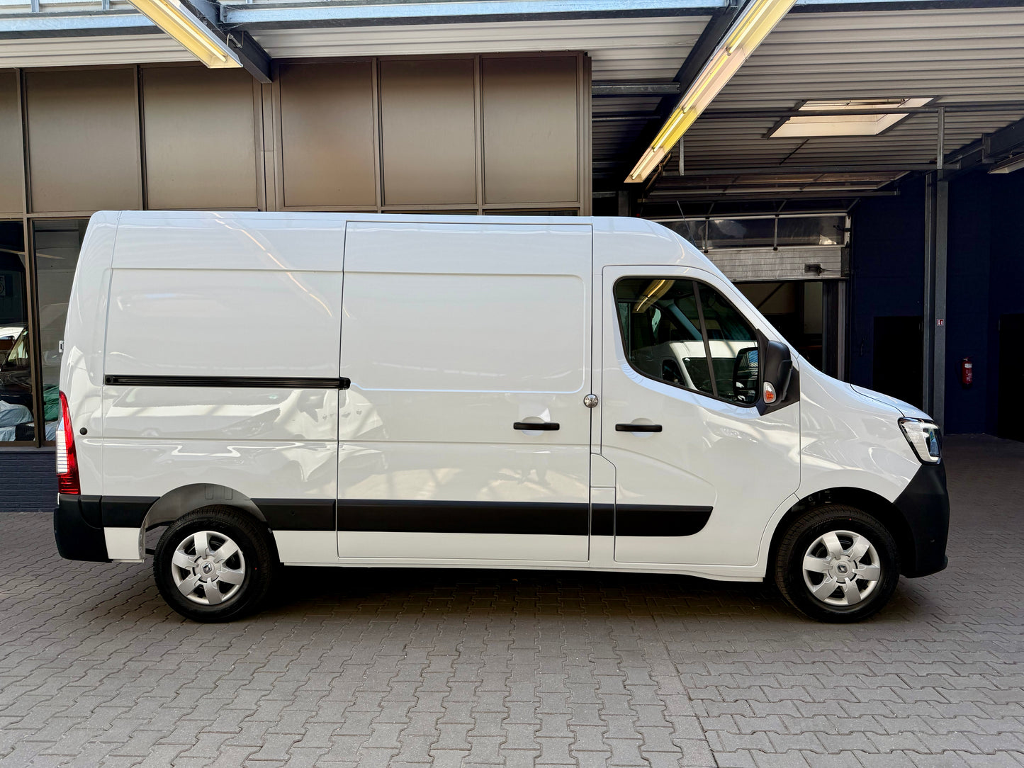 Renault Master 2.3 dCi L2H2 KLIMA NAVI CAM TEMPOMAT 3STZ