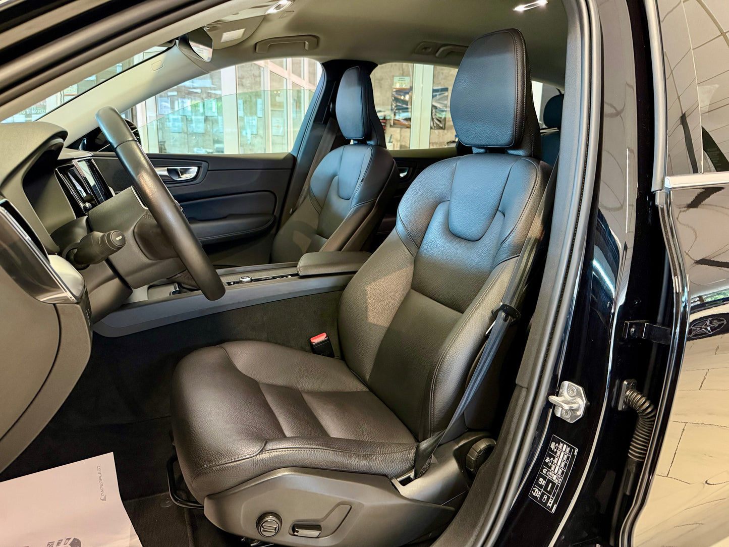 Volvo XC60 T5 AWD LEDER AHK NAVI PDC LED SHZ CAM DAB