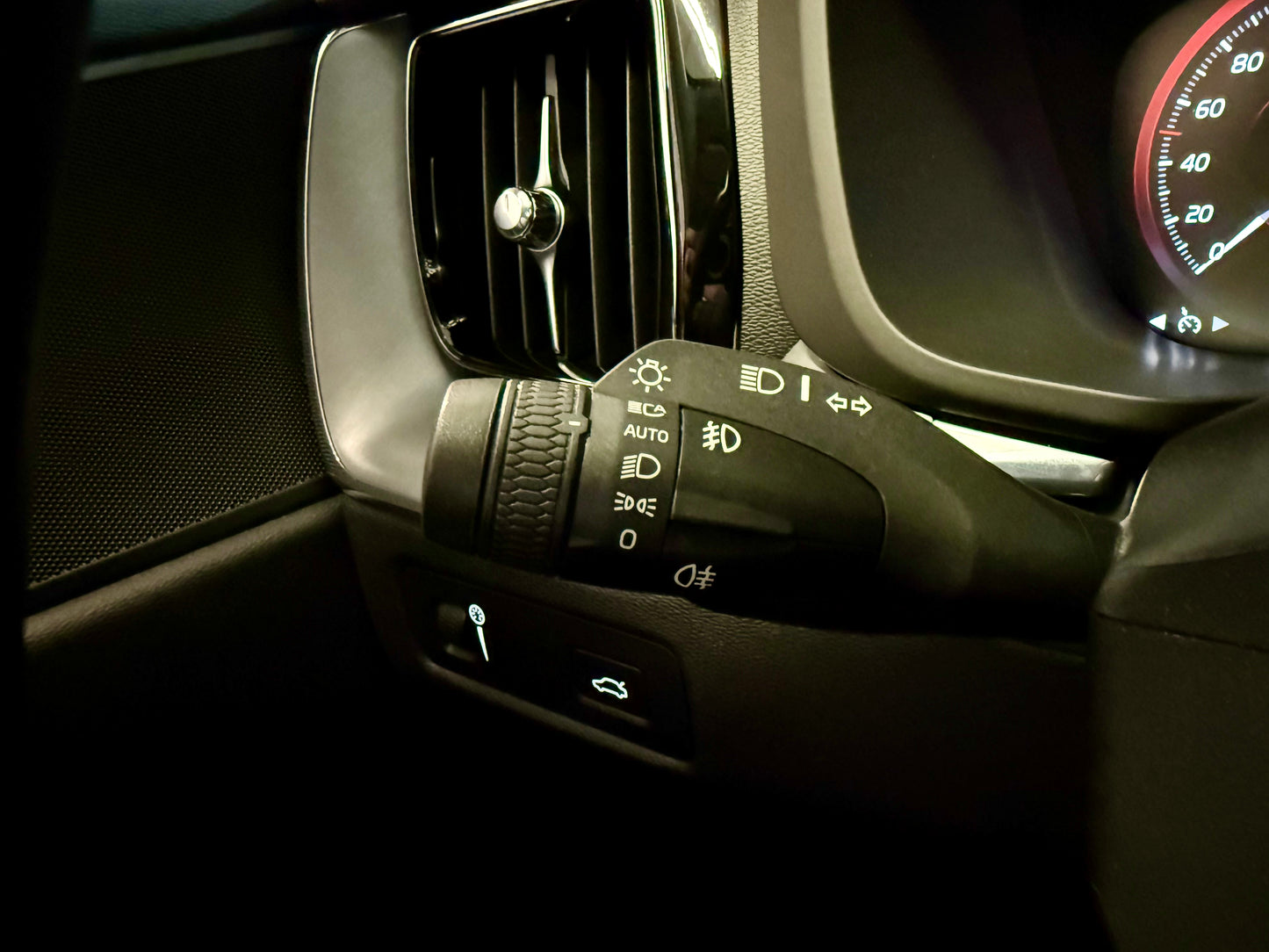 Volvo XC60 T5 AWD LEDER AHK NAVI PDC LED SHZ CAM DAB