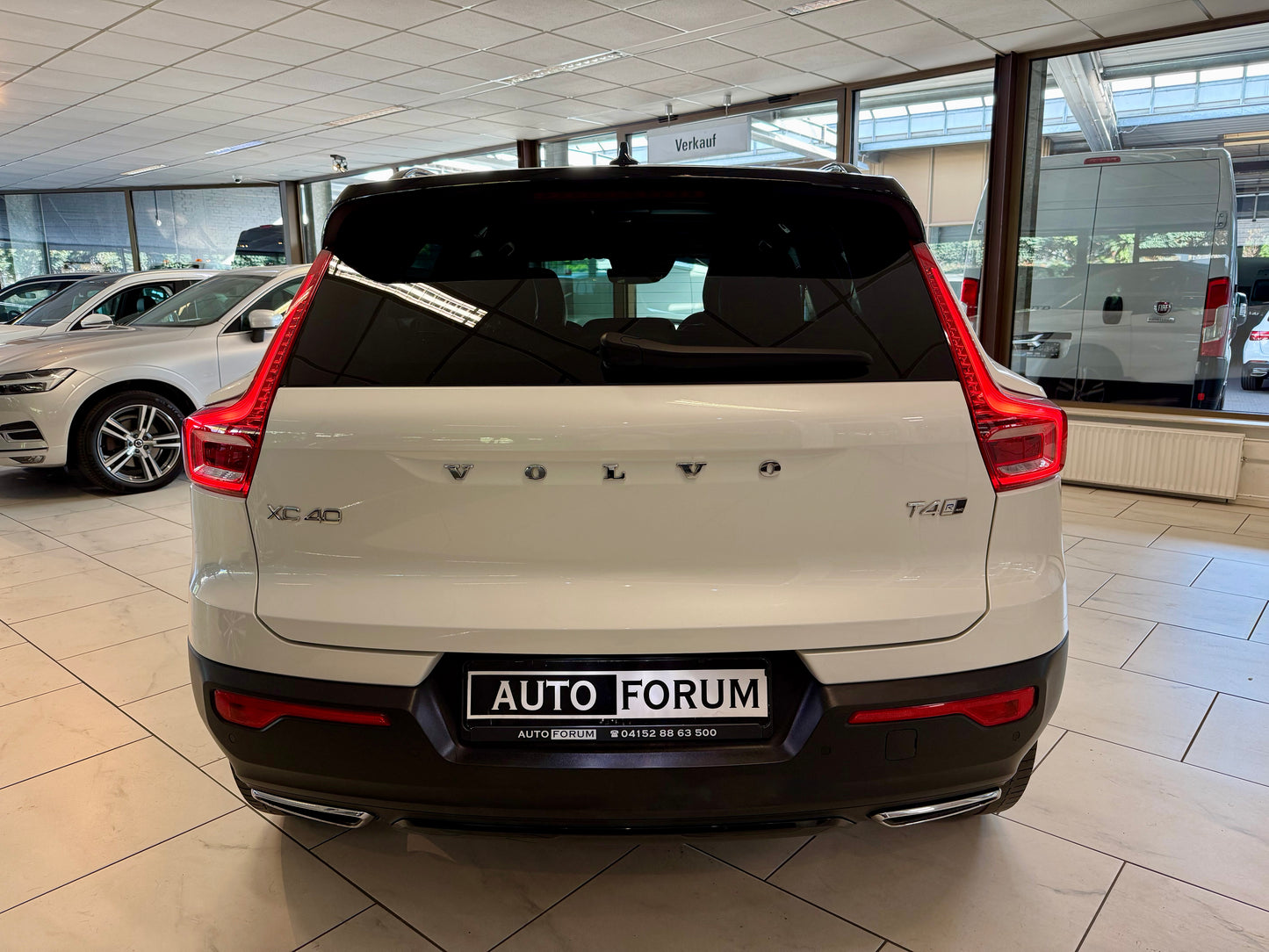 Volvo XC40 T4 AWD R-DESIGN LEDER AHK H/K MEMORY KAMERA