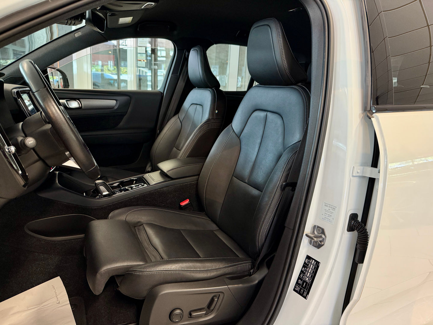 Volvo XC40 T4 AWD R-DESIGN LEDER AHK H/K MEMORY KAMERA