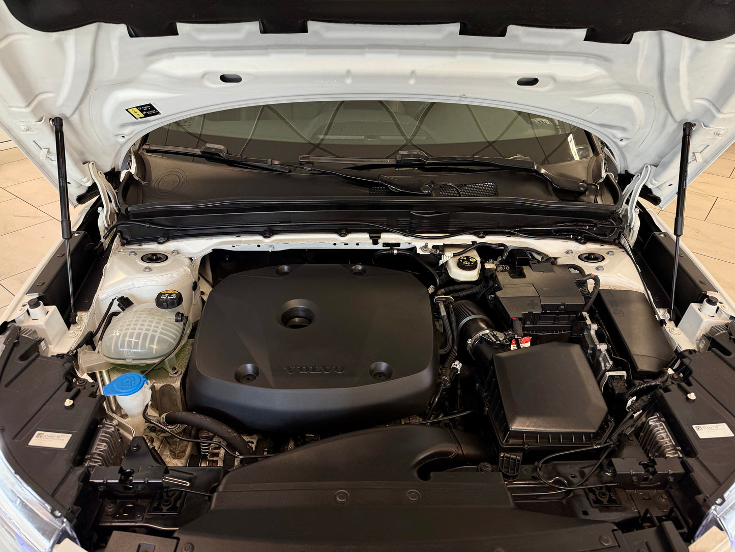 Volvo XC40 T4 AWD R-DESIGN LEDER AHK H/K MEMORY KAMERA