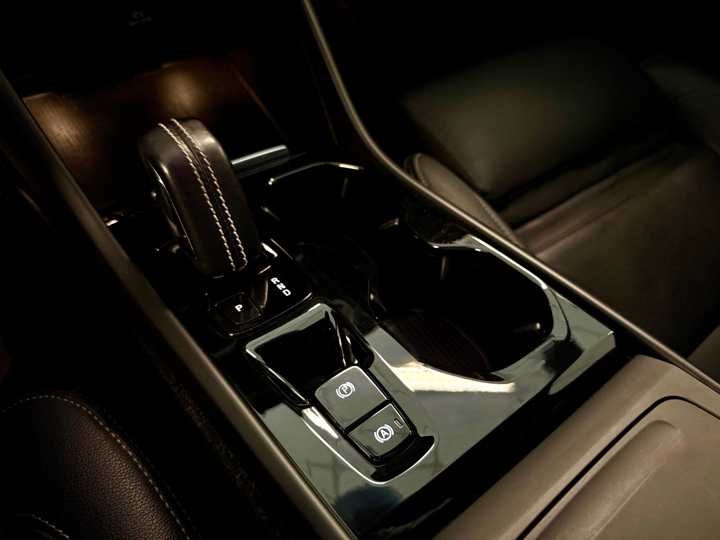 Volvo XC40 T4 AWD R-DESIGN LEDER AHK H/K MEMORY KAMERA