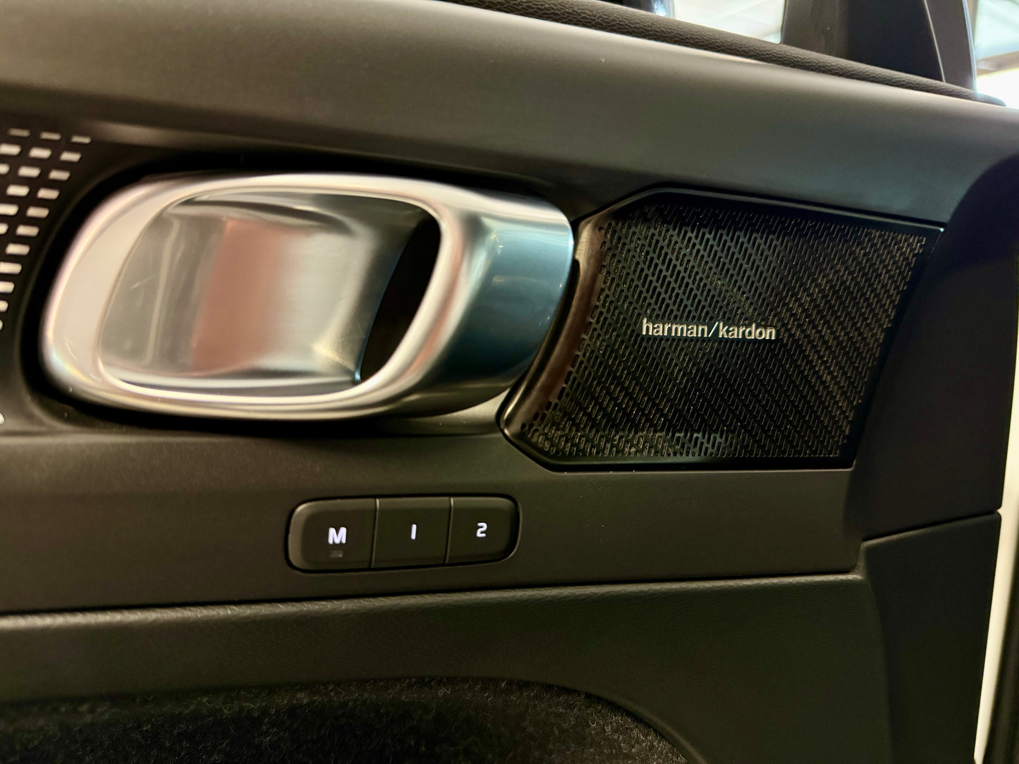 Volvo XC40 T4 AWD R-DESIGN LEDER AHK H/K MEMORY KAMERA