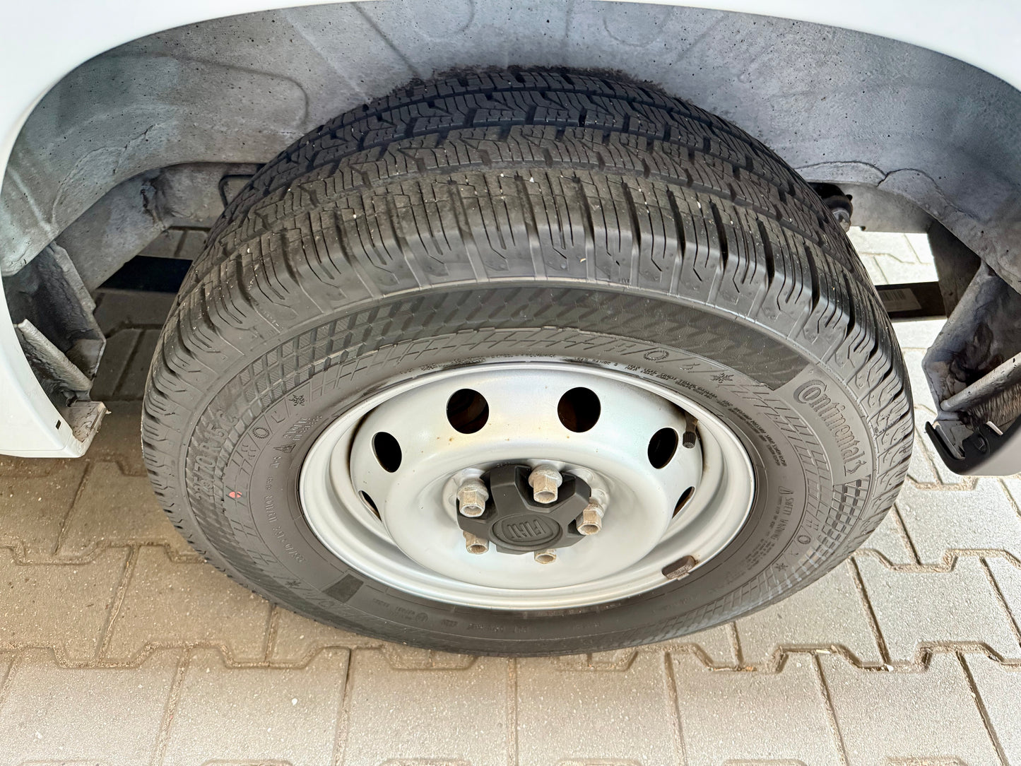 Fiat Ducato 2.3 D L2H2 3,3t KLIMA 3-SITZE PDC VERKLEIDET