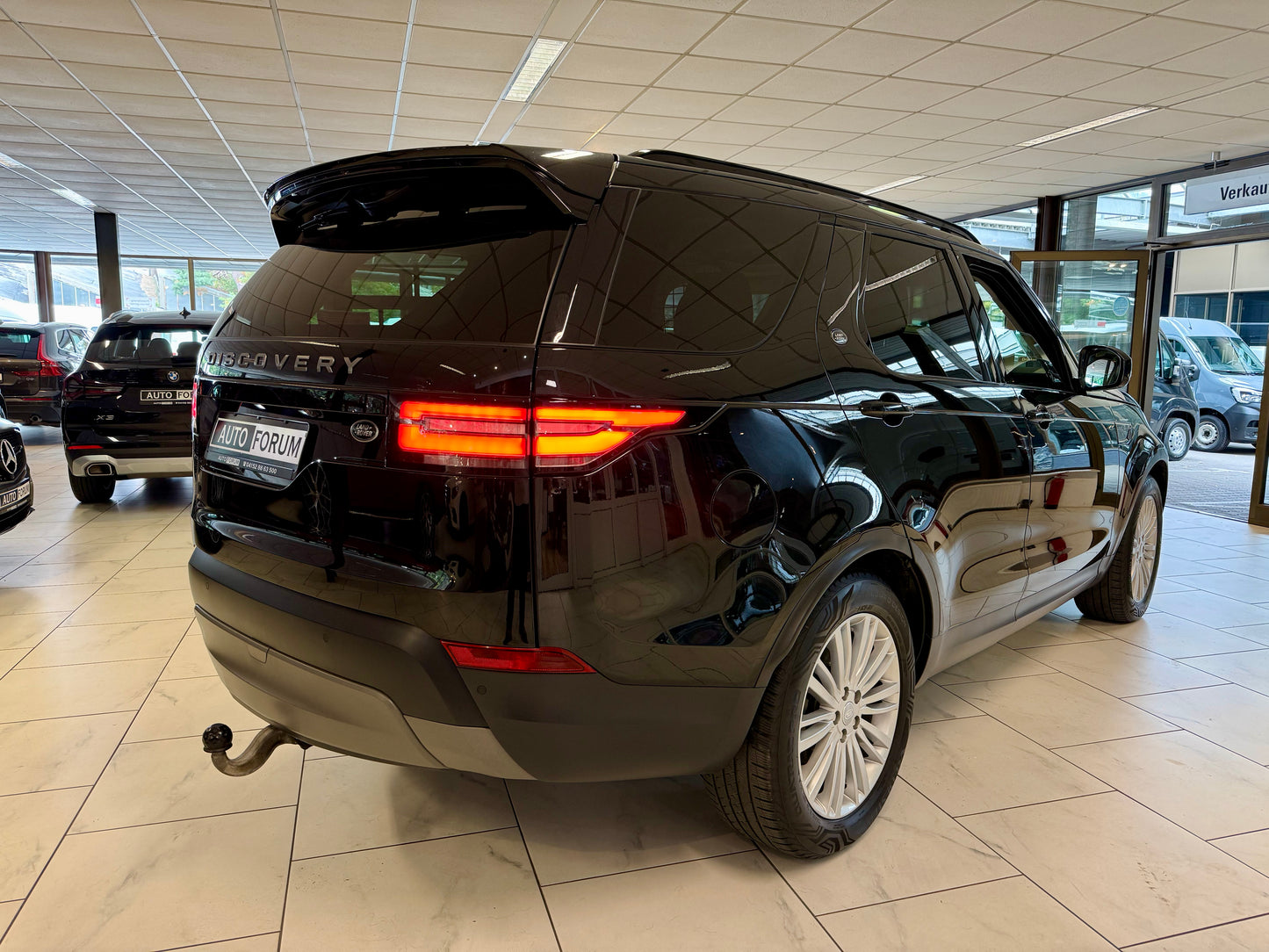 Land Rover Discovery 3.0 D LEDER AHK LED LUFT PANO CAM SHZ