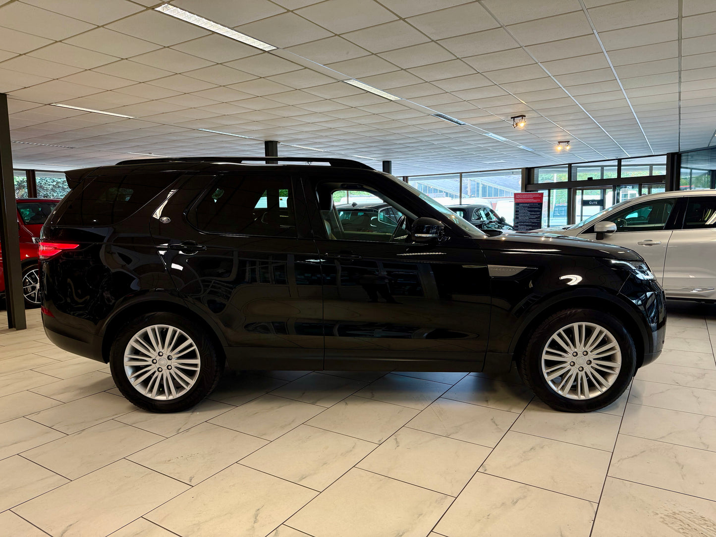 Land Rover Discovery 3.0 D LEDER AHK LED LUFT PANO CAM SHZ