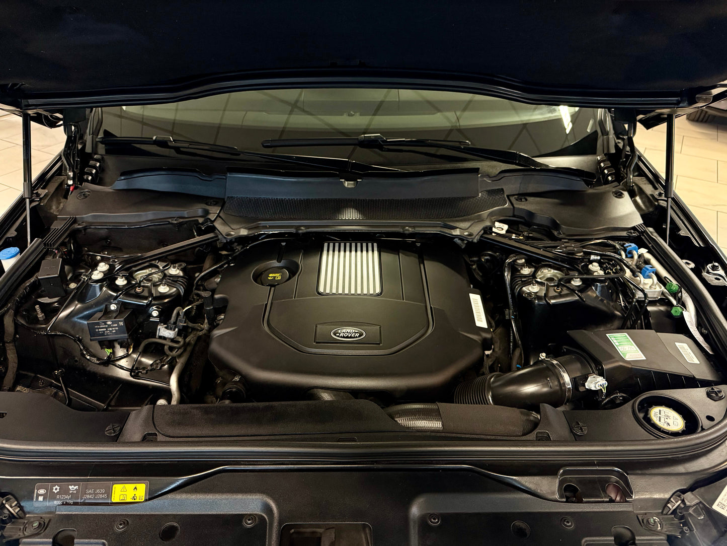 Land Rover Discovery 3.0 D LEDER AHK LED LUFT PANO CAM SHZ