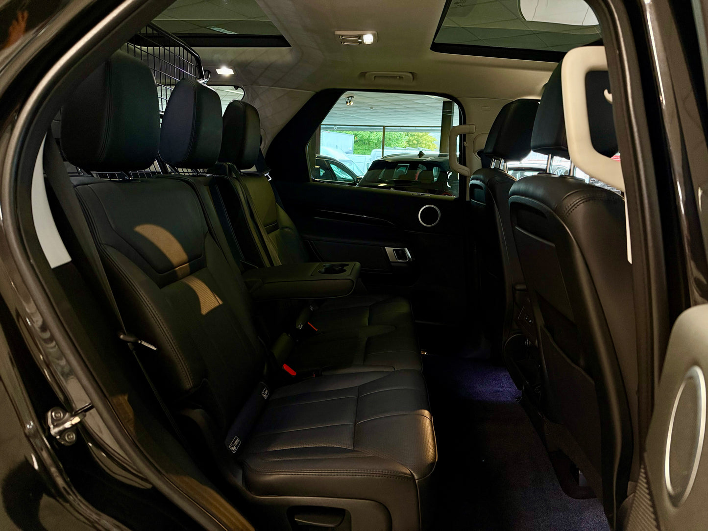 Land Rover Discovery 3.0 D LEDER AHK LED LUFT PANO CAM SHZ