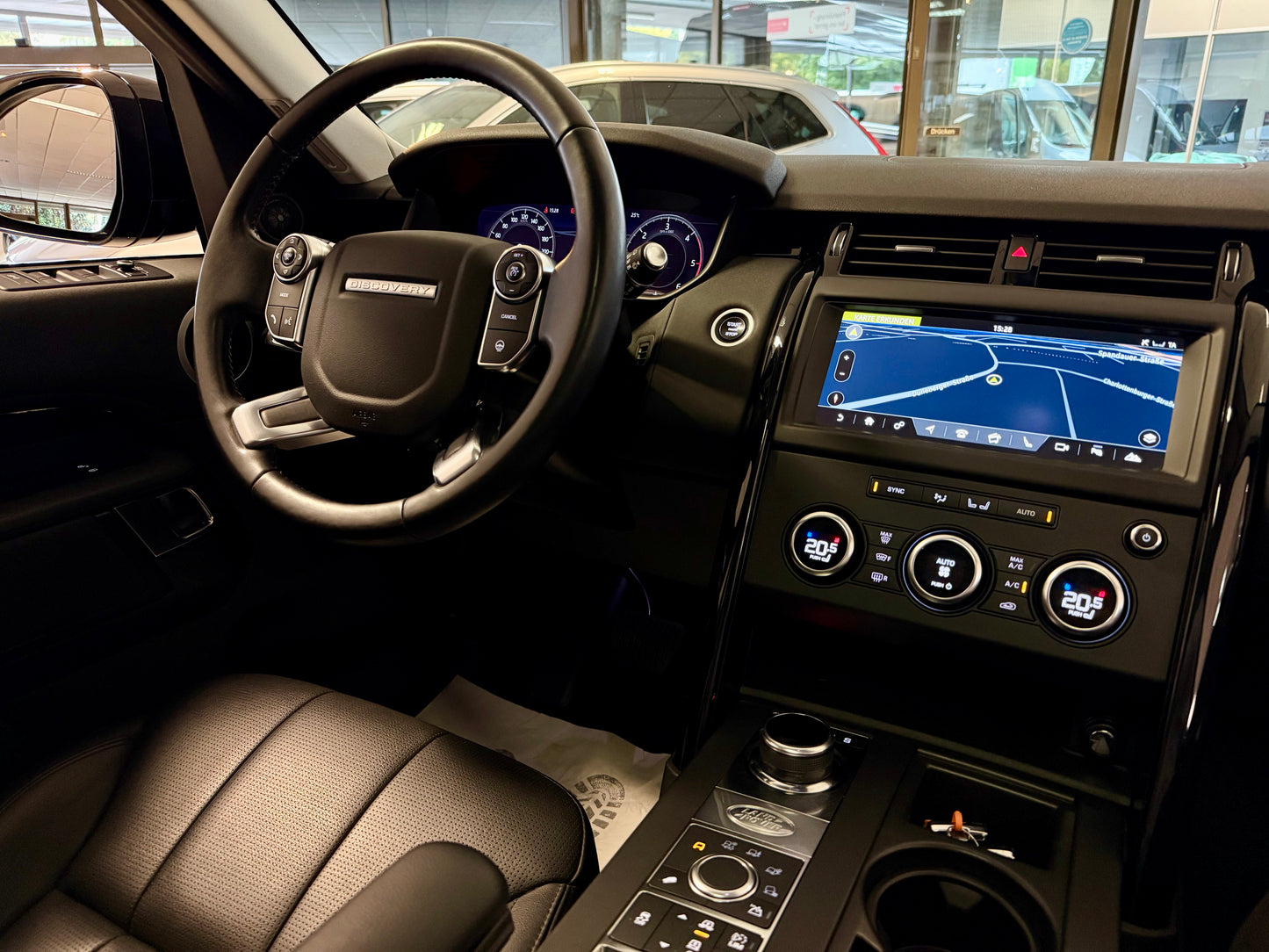 Land Rover Discovery 3.0 D LEDER AHK LED LUFT PANO CAM SHZ