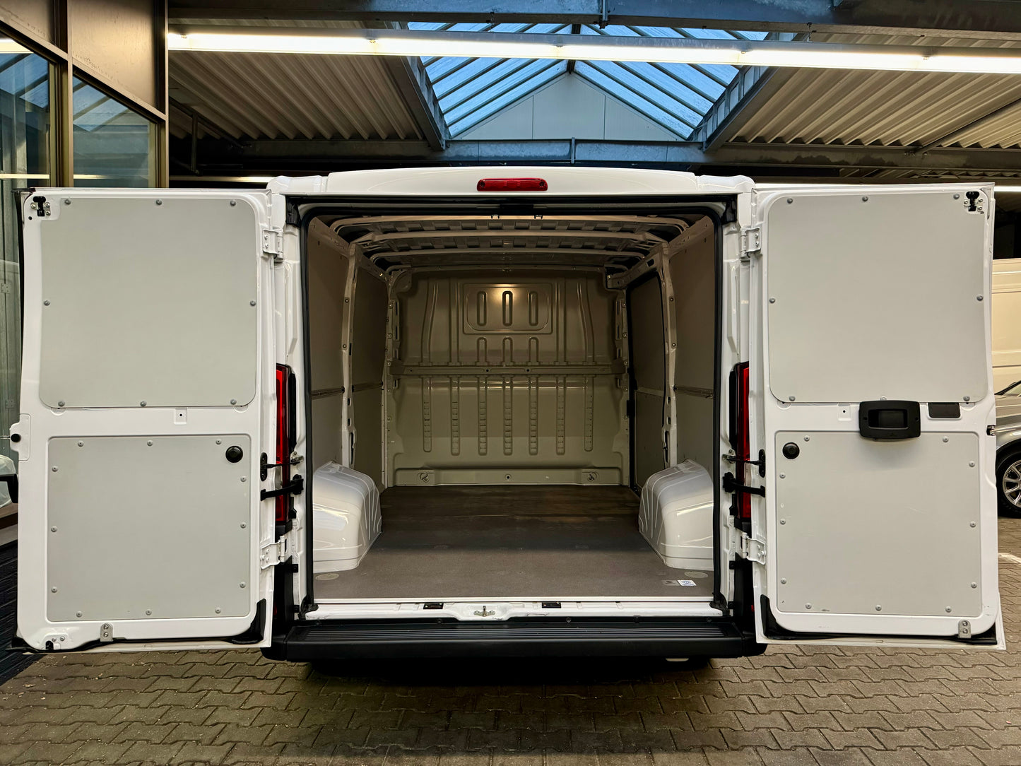 Fiat Ducato 2.3 JTD L1H1 130 3,0t VOLLVERKLEIDET