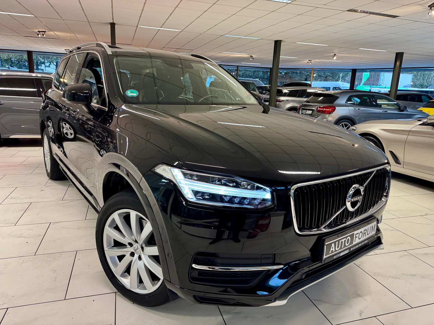 Volvo XC90 2.0 D4 AUT 7-SITZE LEDER PANO NAVI LED SHZ